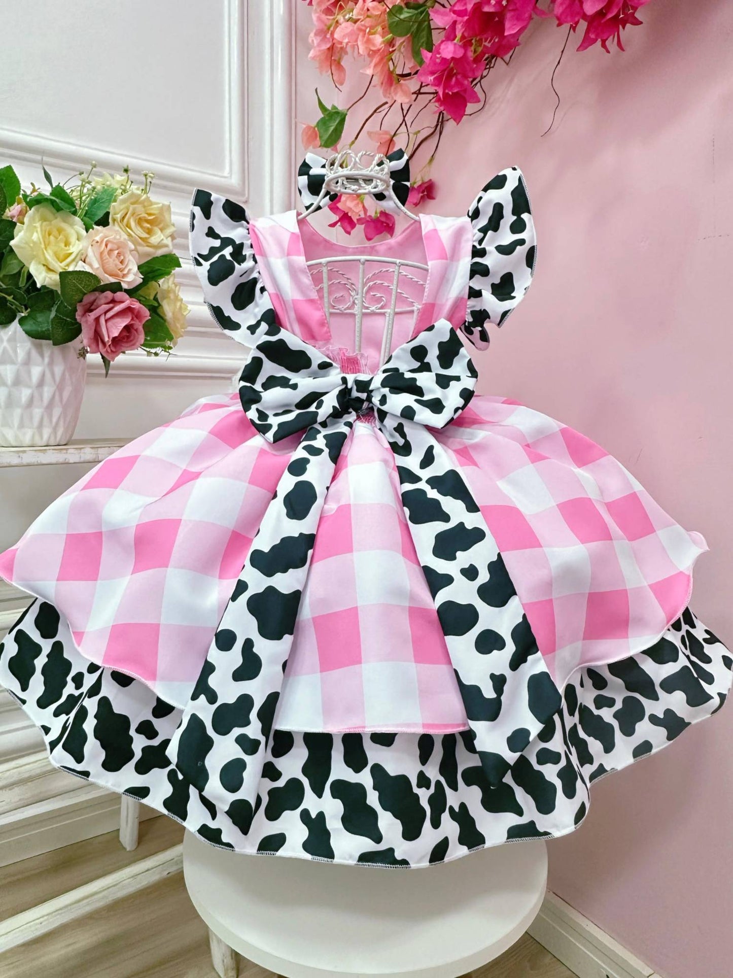 Vestido infantil de granja a cuadros blancos y rosas con lazo de vaca
