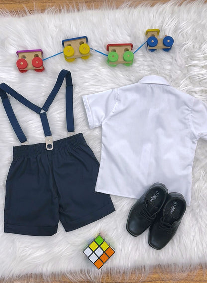 Conjunto social para paje: camisa blanca, pantalones cortos y tirantes azul oscuro