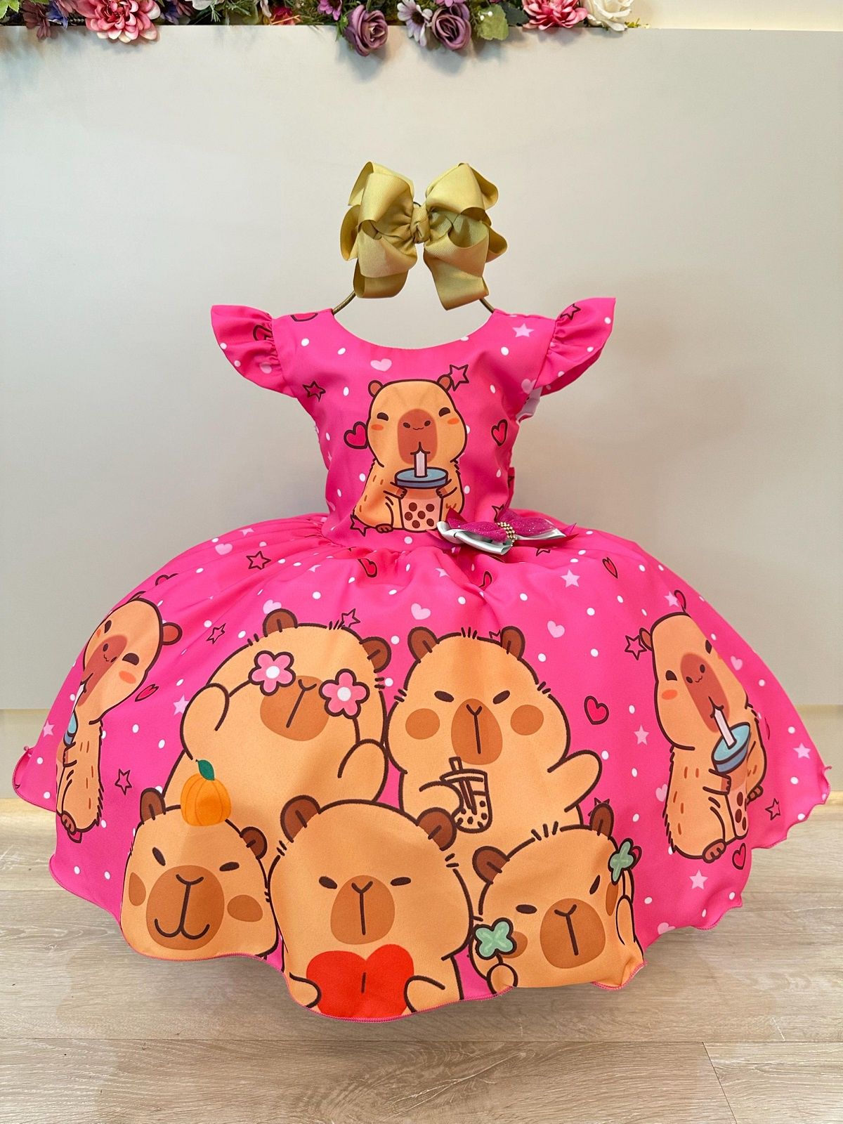 Vestido infantil de capibara con batido de leche para fiestas de cumpleaños
