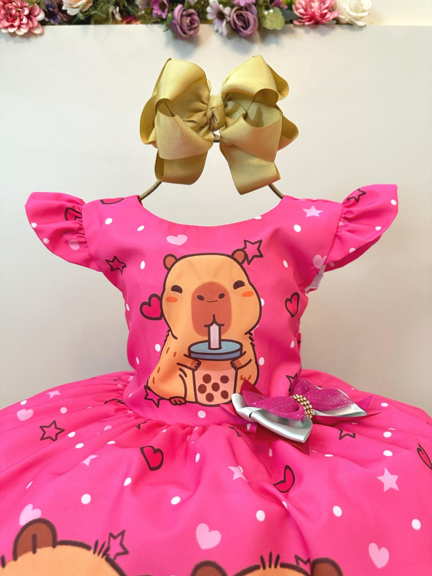 Vestido infantil de capibara con batido de leche para fiestas de cumpleaños