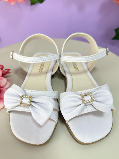 Sandalias blancas de tiras para niños con lazo y pedrería de lujo 